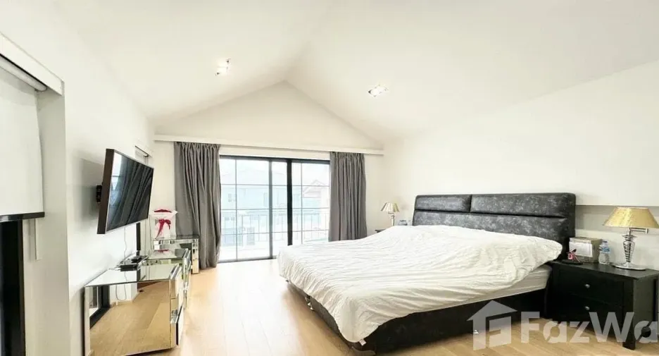 For sale 6 bedrooms house in Khlong San, Bangkok