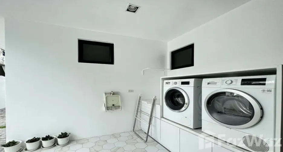 For sale 6 bedrooms house in Khlong San, Bangkok