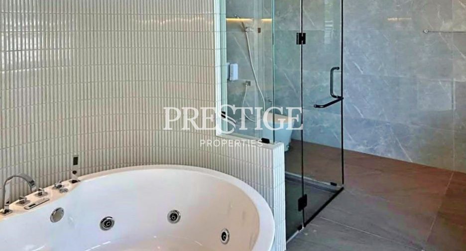 Casa en alquiler de 6 habitaciones en Bang Lamung, Chonburi