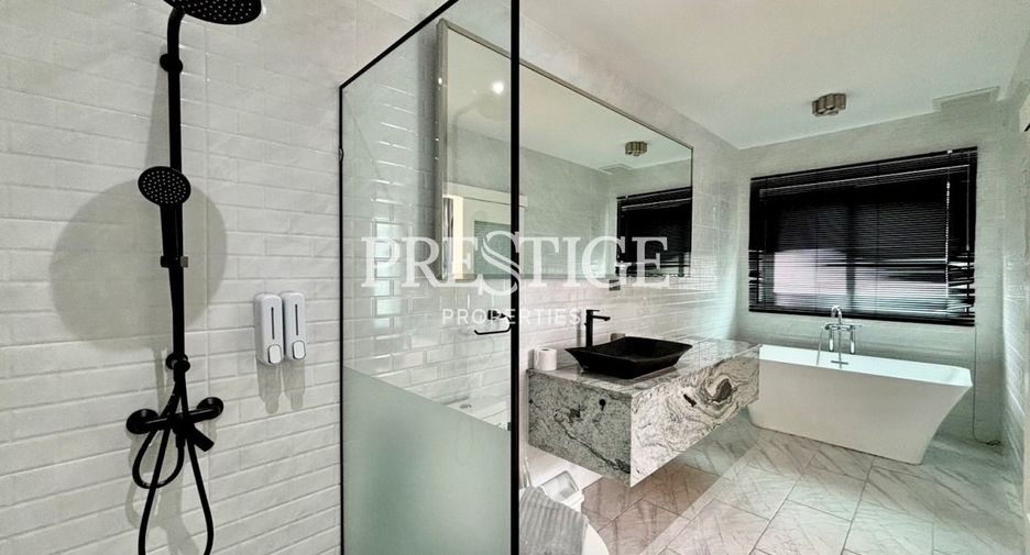 Haus zur Miete mit 5 Zimmer in Bang Lamung, Chonburi