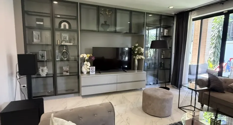 Casa en alquiler de 5 habitaciones en Watthana, Bangkok