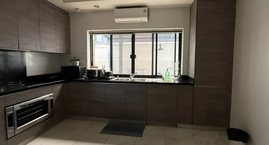 Casa en alquiler de 5 habitaciones en Watthana, Bangkok