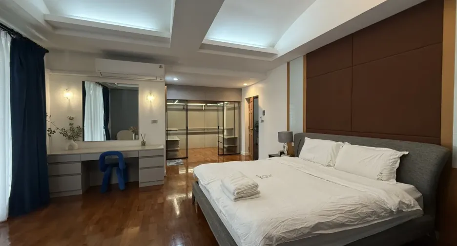 Casa en alquiler de 5 habitaciones en Watthana, Bangkok
