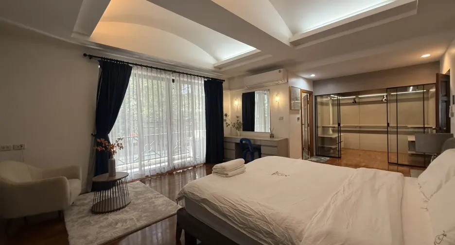 Casa en alquiler de 5 habitaciones en Watthana, Bangkok
