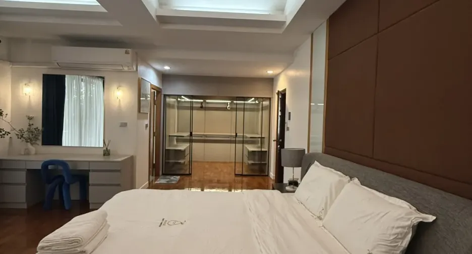 Casa en alquiler de 5 habitaciones en Watthana, Bangkok