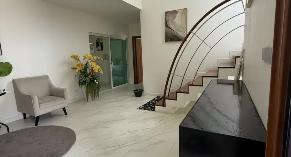 Casa en alquiler de 5 habitaciones en Watthana, Bangkok