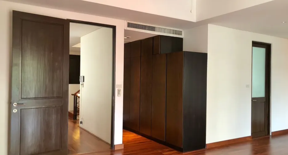 Haus zur Miete mit 4 Zimmer in Watthana, Bangkok