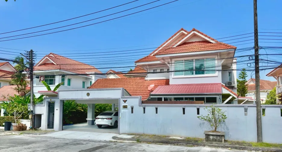 À louer 5 chambres maison à Mueang Phuket, Phuket