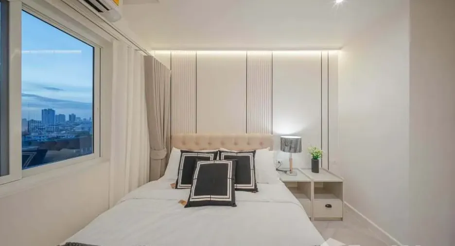 For rent 2 bedrooms condo in Yan Nawa, Bangkok