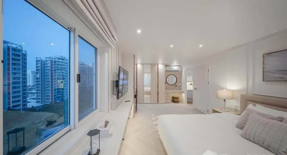 For rent 2 bedrooms condo in Yan Nawa, Bangkok