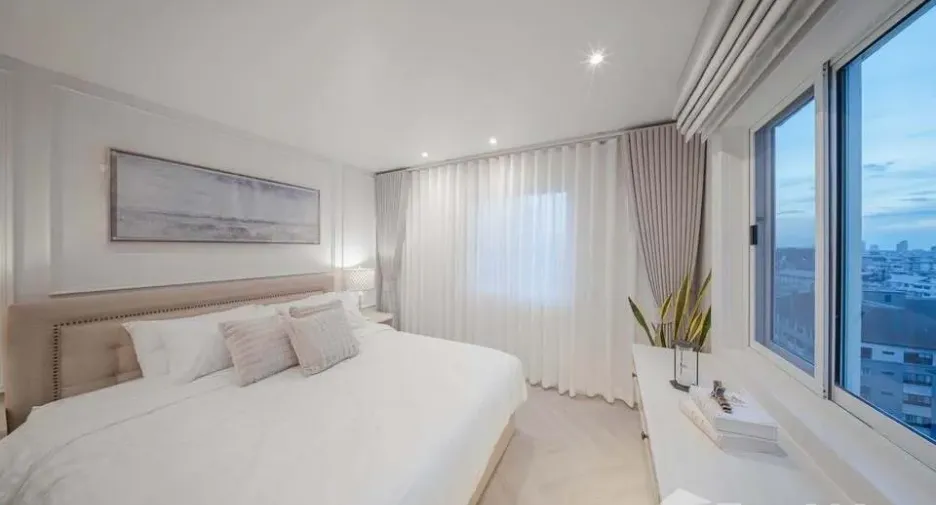 For rent 2 bedrooms condo in Yan Nawa, Bangkok