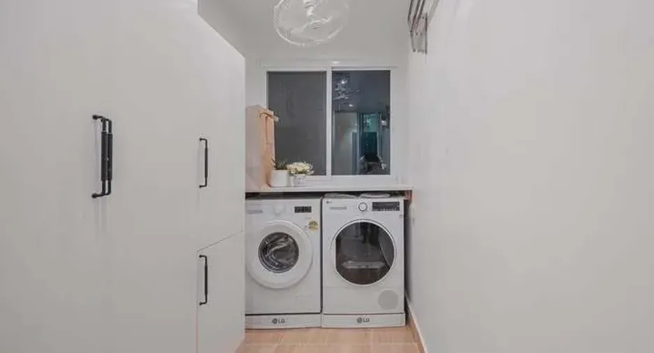 For rent 2 bedrooms condo in Yan Nawa, Bangkok