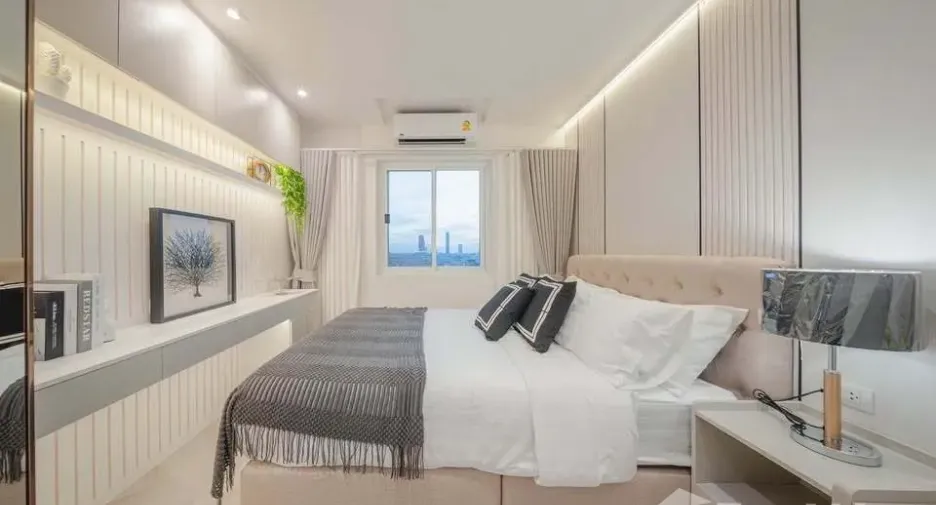 For rent 2 bedrooms condo in Yan Nawa, Bangkok