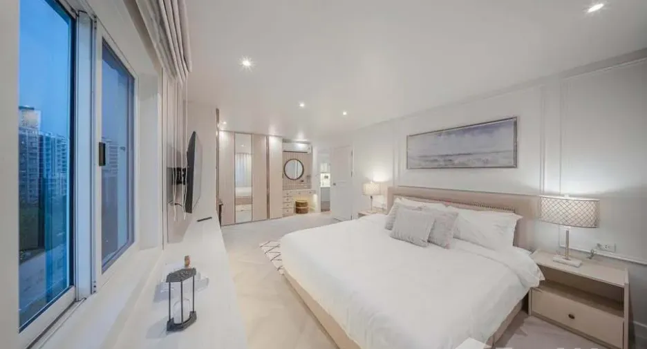 For rent 2 bedrooms condo in Yan Nawa, Bangkok