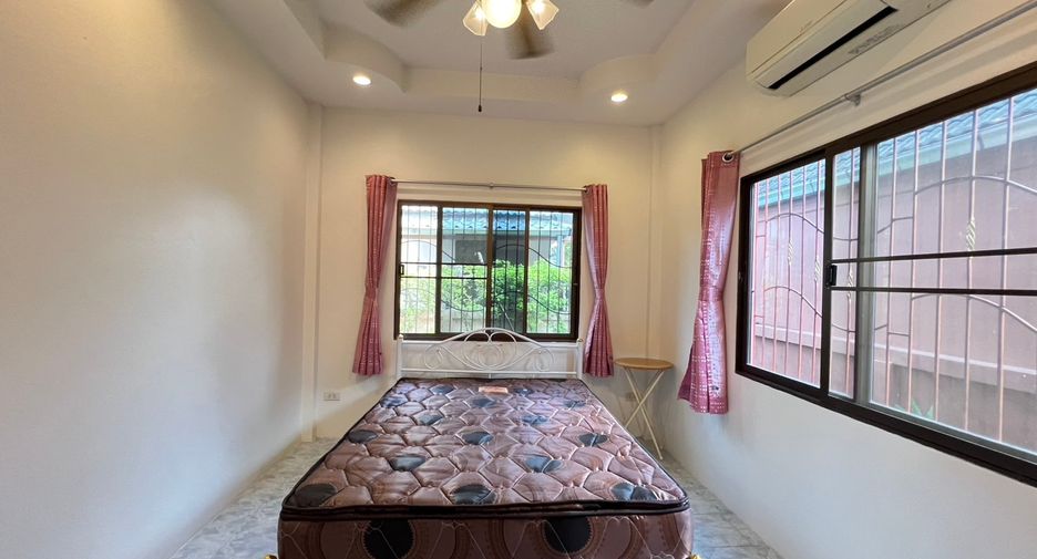 For sale 4 bedrooms house in East Pattaya, Pattaya