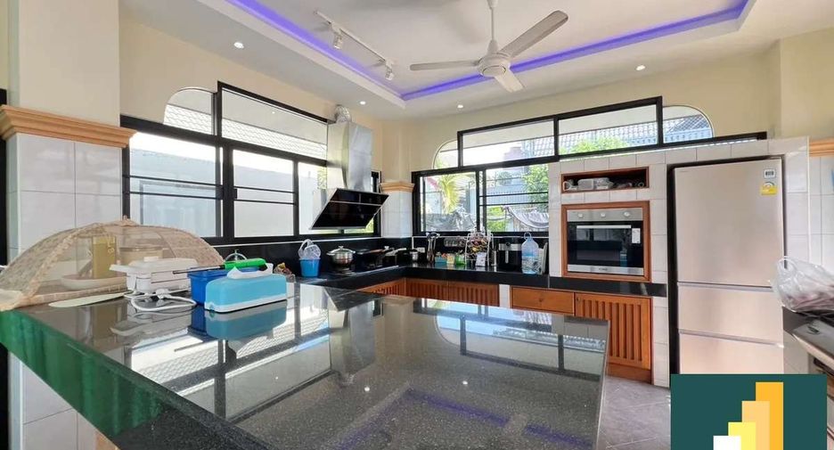 For sale 4 bedrooms house in East Pattaya, Pattaya