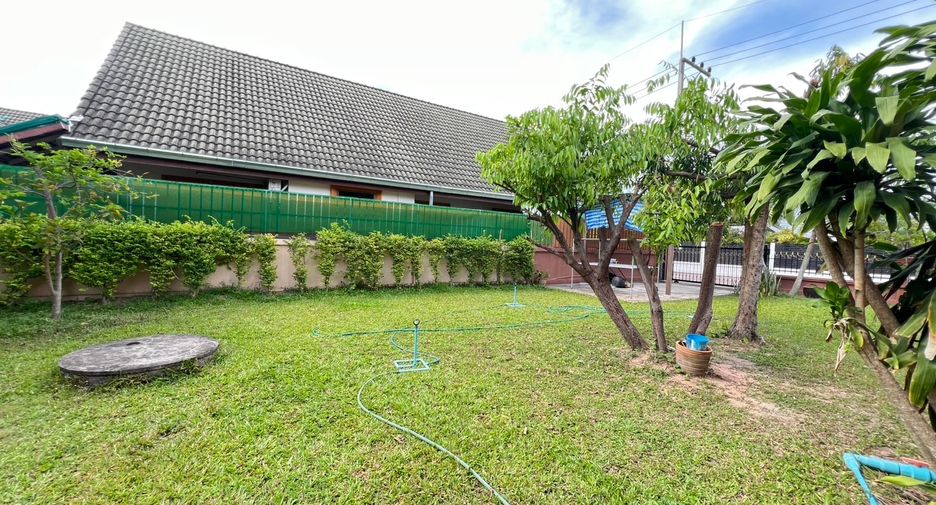 For sale 4 bedrooms house in East Pattaya, Pattaya