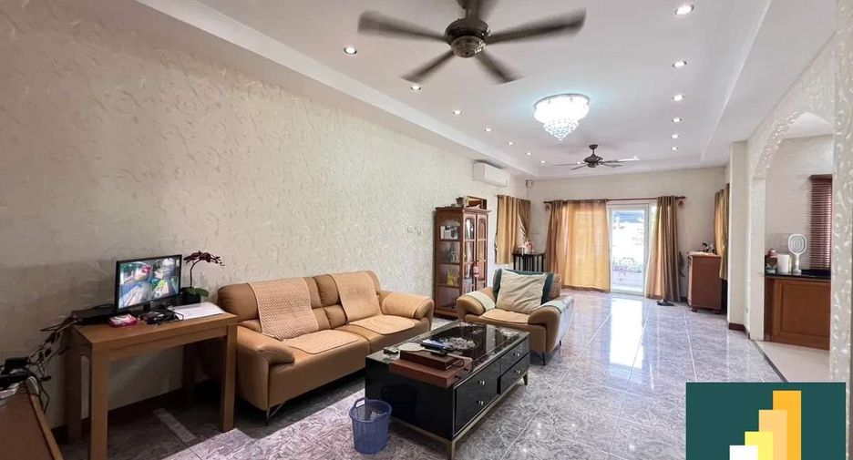 For sale 4 bedrooms house in East Pattaya, Pattaya