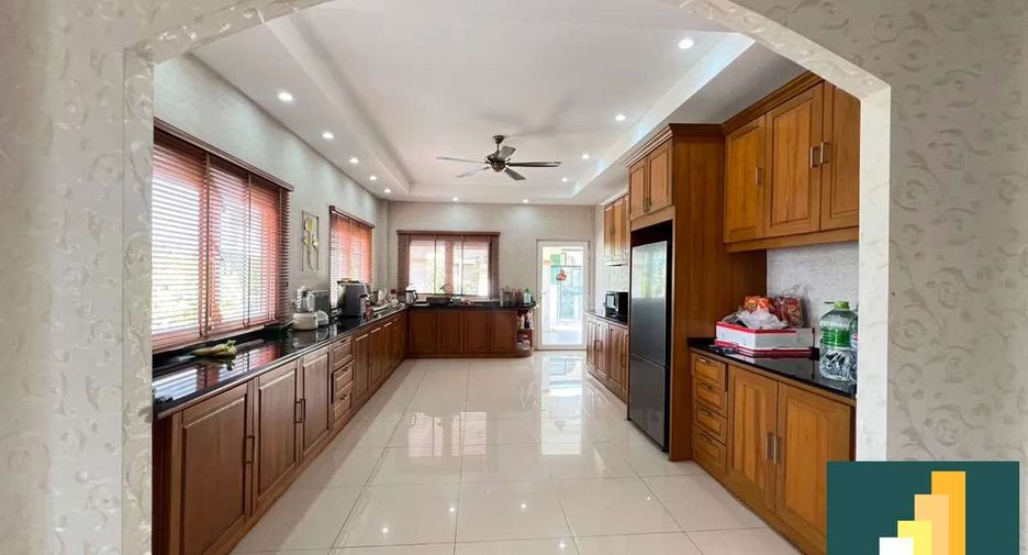 Casa en venta de 4 habitaciones en Bang Lamung, Chonburi