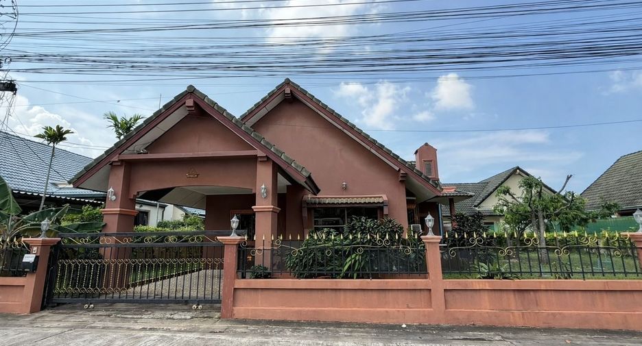 For sale 4 bedrooms house in East Pattaya, Pattaya