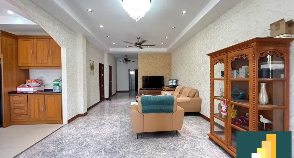 For sale 4 bedrooms house in East Pattaya, Pattaya