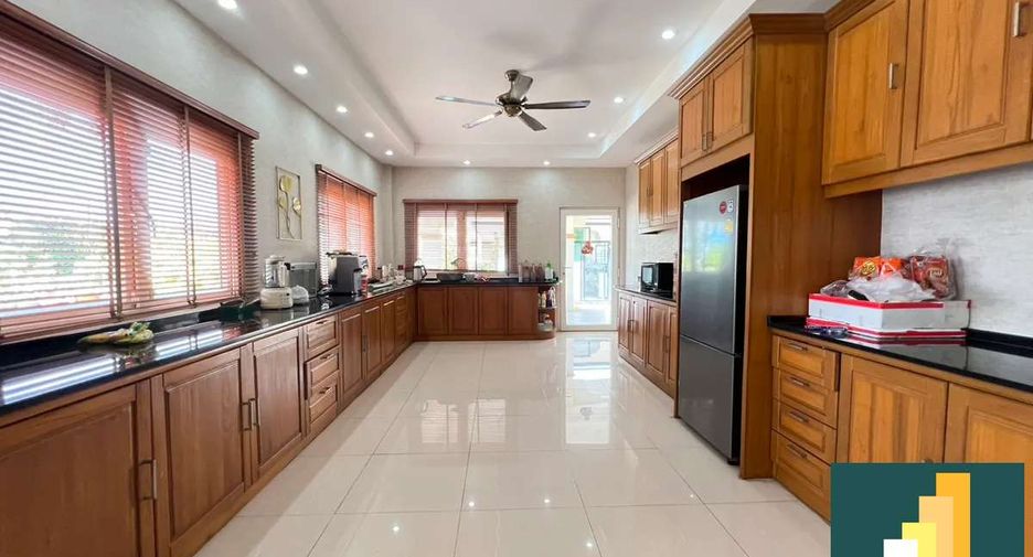 Casa en venta de 4 habitaciones en Bang Lamung, Chonburi