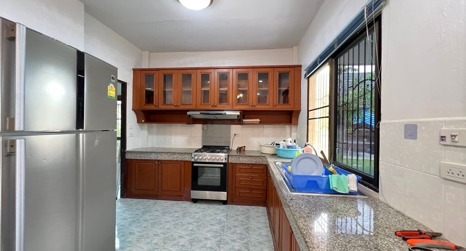 For sale 4 bedrooms house in East Pattaya, Pattaya