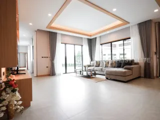 Haus zur Miete mit 4 Zimmer in Bang Lamung, Chonburi
