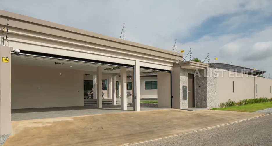 Haus zur Miete mit 5 Zimmer in Bang Lamung, Chonburi