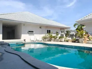 À louer 7 chambres maison à Bang Lamung, Chonburi