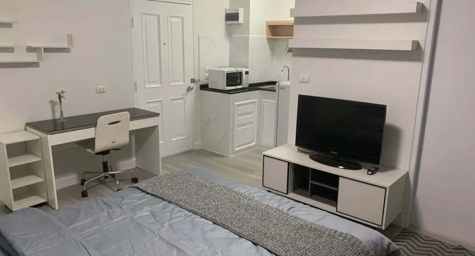 For rent studio condo in Phra Khanong, Bangkok