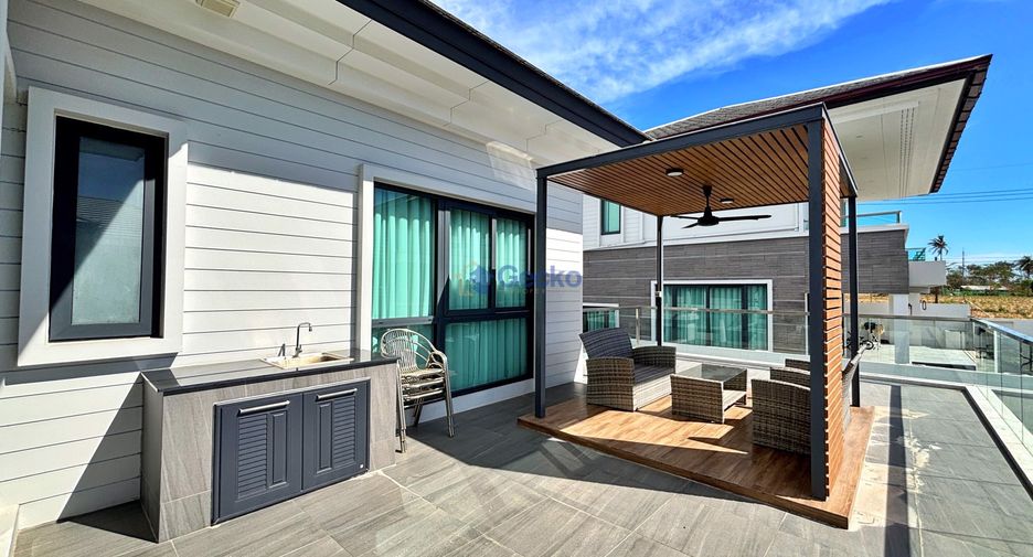 Casa en alquiler y en venta de 4 habitaciones en Bang Lamung, Chonburi