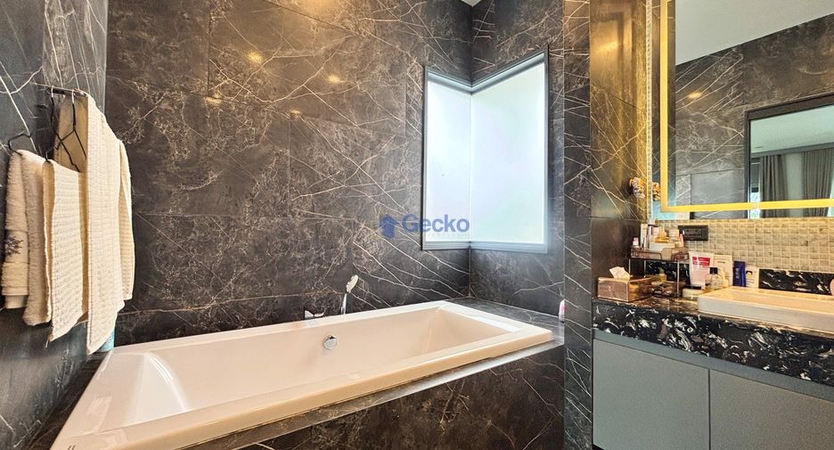Casa en alquiler y en venta de 4 habitaciones en Bang Lamung, Chonburi
