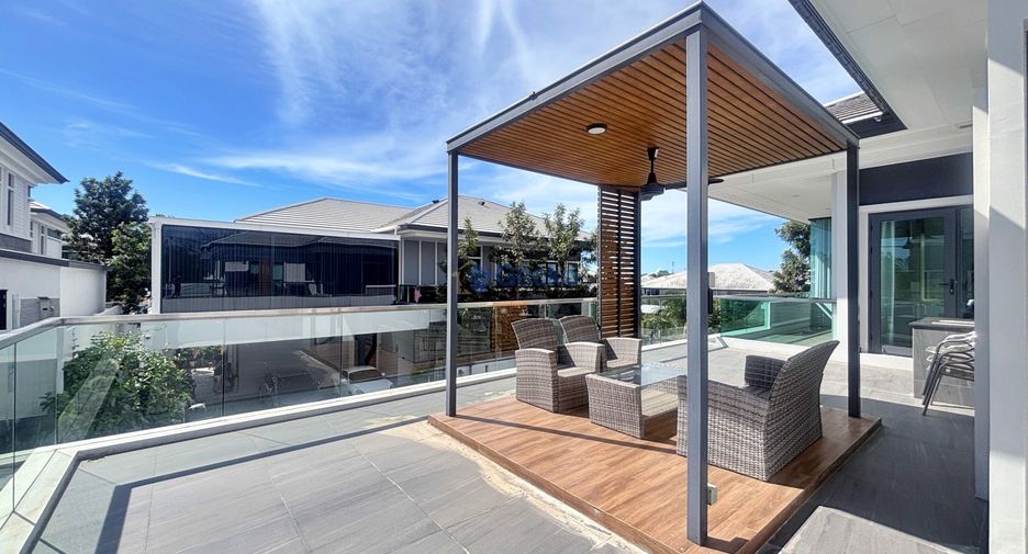 Casa en alquiler y en venta de 4 habitaciones en Bang Lamung, Chonburi