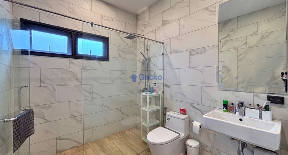 Casa en alquiler y en venta de 4 habitaciones en Bang Lamung, Chonburi