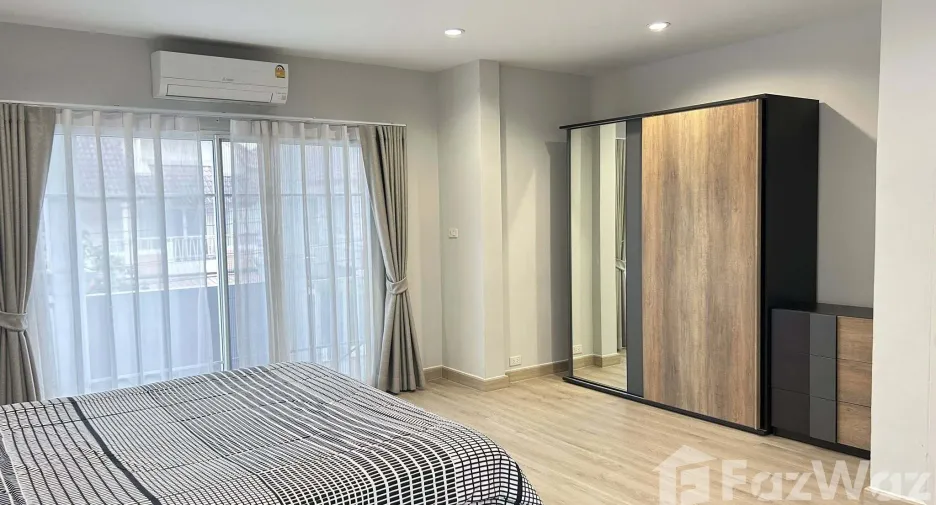 À vendre et à louer 3 chambres maison à Don Mueang, Bangkok