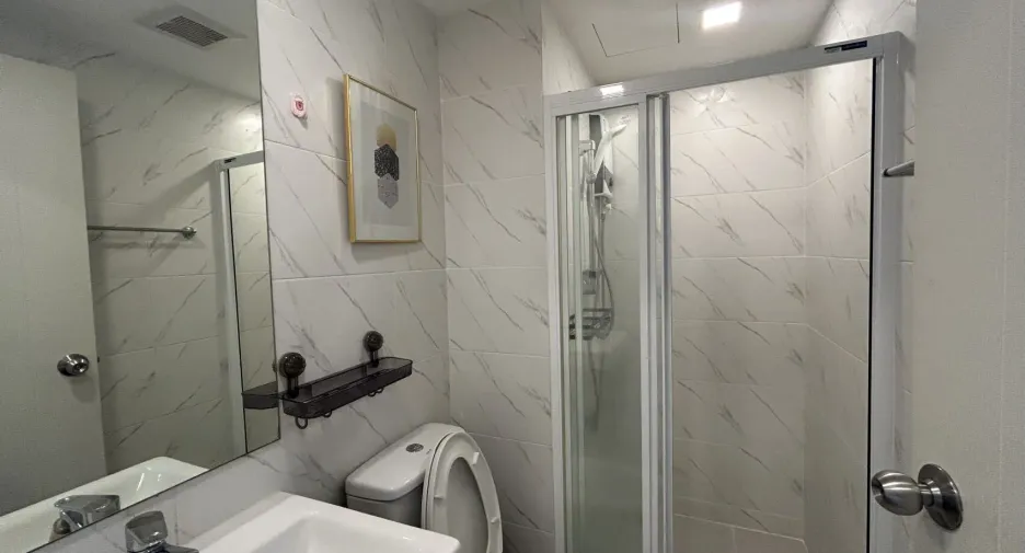 For rent 2 bedrooms condo in Wang Thonglang, Bangkok