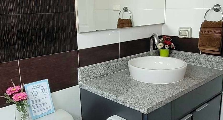 Condo en alquiler y en venta de 2 habitaciones en Khlong Toei, Bangkok