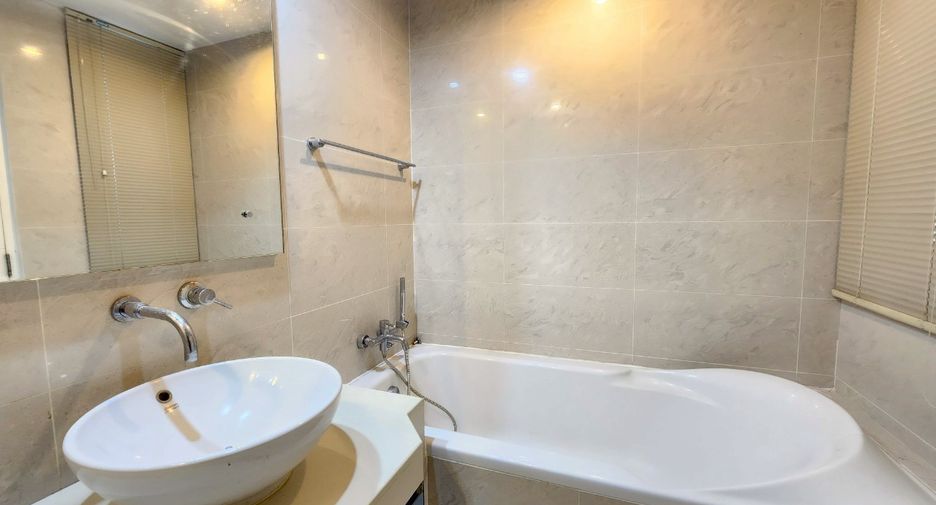 For rent and for sale 1 bed condo in Khlong Toei, Bangkok