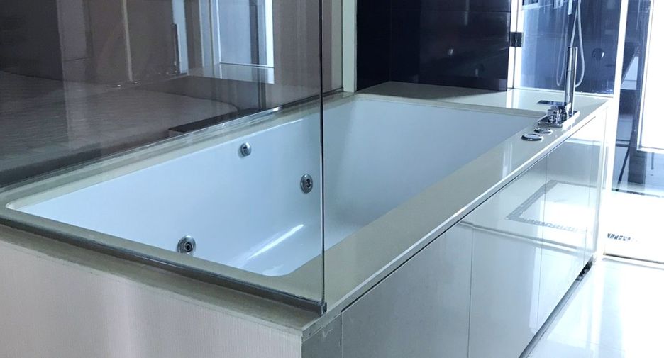 For rent 2 bedrooms condo in Sathon, Bangkok