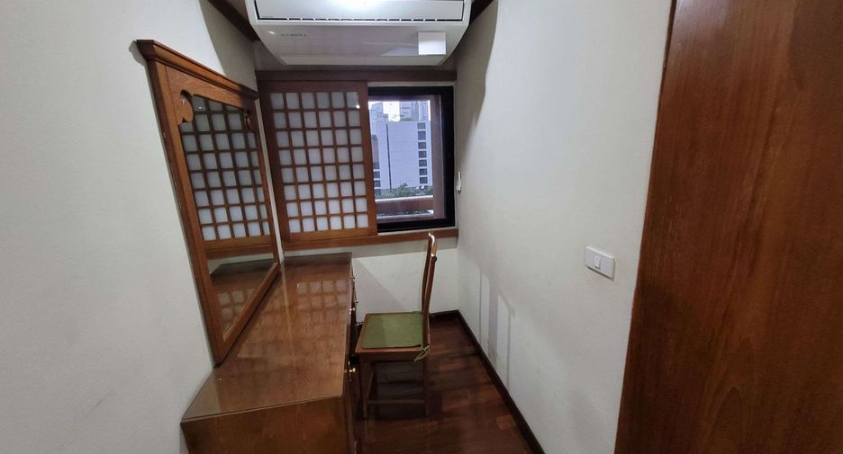 For rent 3 bedrooms condo in Watthana, Bangkok