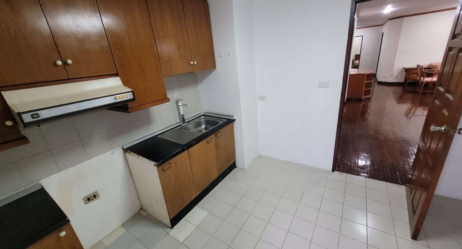 For rent 3 bedrooms condo in Watthana, Bangkok