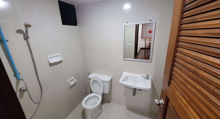 For rent 3 bedrooms condo in Watthana, Bangkok