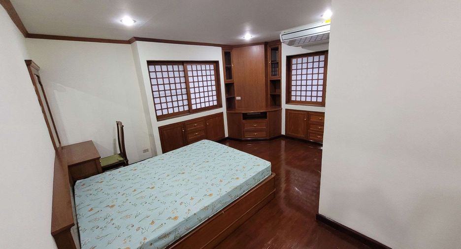For rent 3 bedrooms condo in Watthana, Bangkok