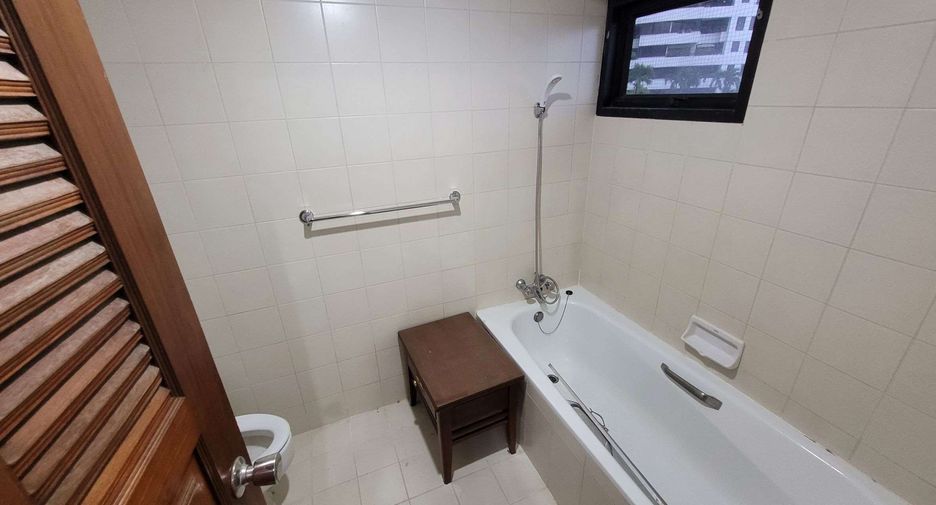 For rent 3 bedrooms condo in Watthana, Bangkok
