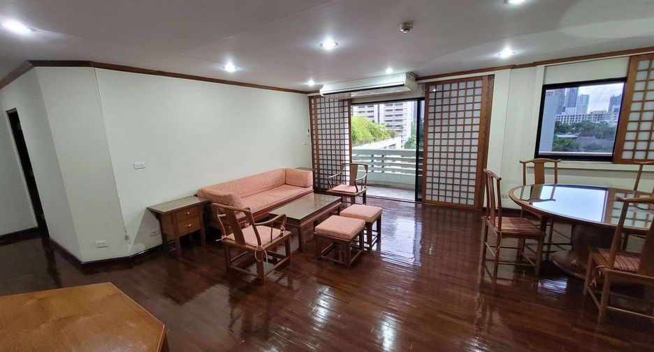 For rent 3 bedrooms condo in Watthana, Bangkok