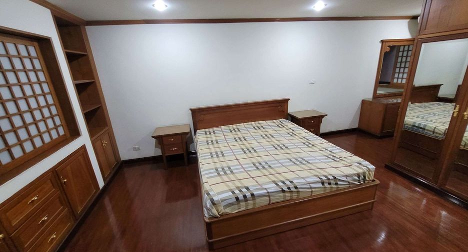 For rent 3 bedrooms condo in Watthana, Bangkok