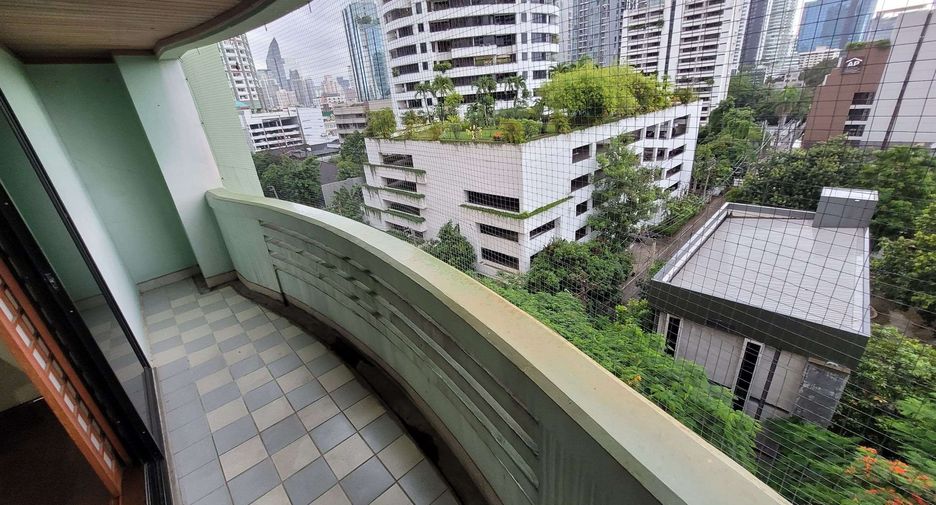 For rent 3 bedrooms condo in Watthana, Bangkok