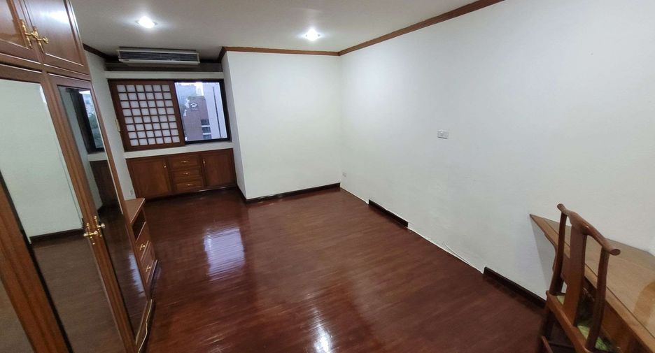 For rent 3 bedrooms condo in Watthana, Bangkok