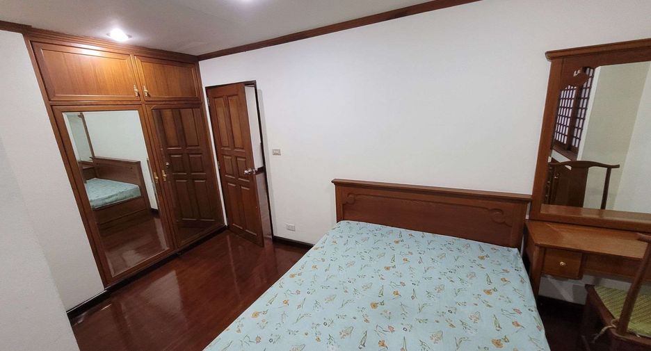 For rent 3 bedrooms condo in Watthana, Bangkok